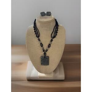 Lovely Necklace and Earring Set By Draper's & Damon's Measures 22"
